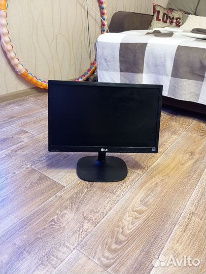 Монитор LG LED 19М35