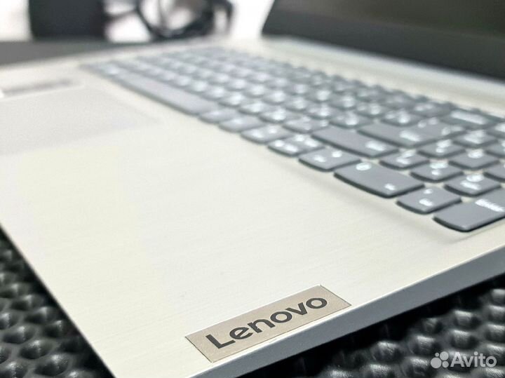 Ноутбук Lenovo