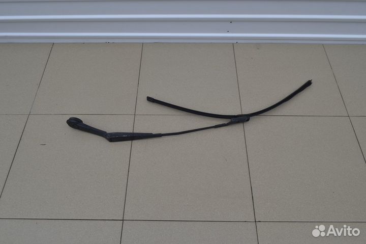 Поводок дворника левый Ford Focus 3