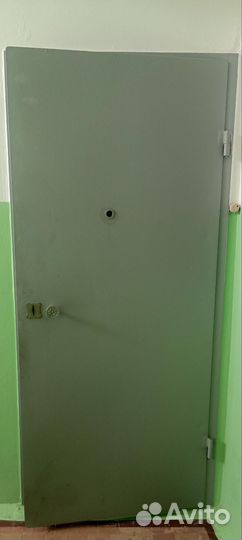 Дверь входная металлическая б/у