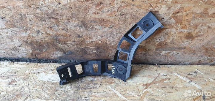 Направляющая заднего бампера правая Volkswagen Ti