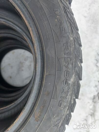 Goodyear UltraGrip Extreme 215/55 R16