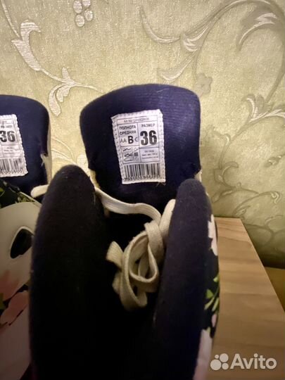 Коньки фигурные женские р.36