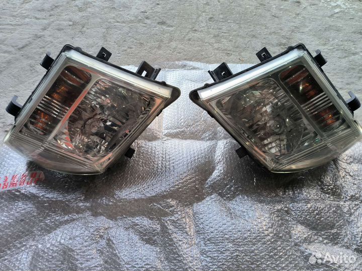 Фара правая Nissan Navara, Pathfinder,R51