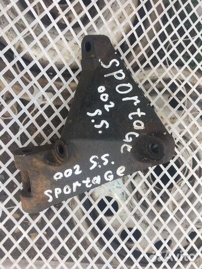 Кронштейн генератора Киа Спортейдж