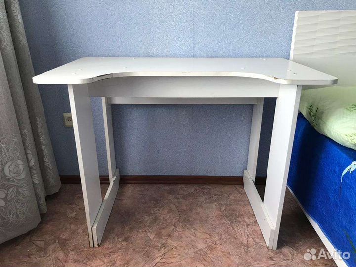 Письменный стол