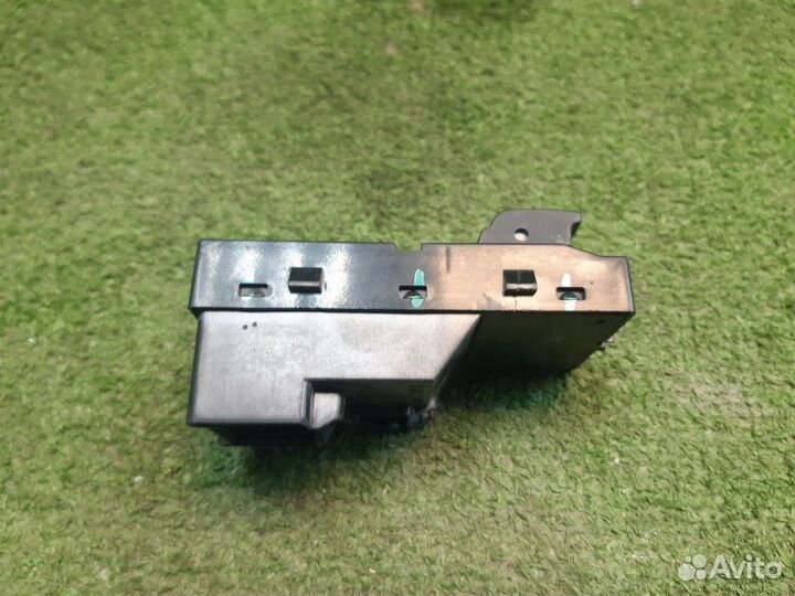 Кнопка стеклоподъемника передняя левая Opel Astra