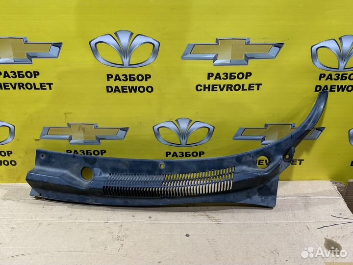 Решетка стеклоочистителей левая Chevrolet Aveo