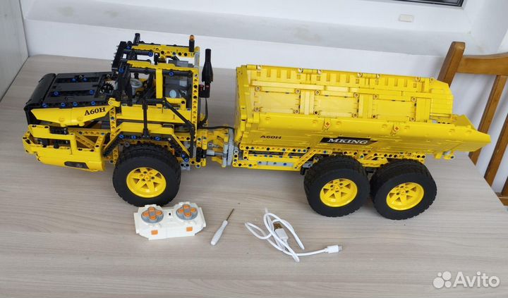 Mould King 17010 Самосвал. Аналог Lego 42144 Volvo