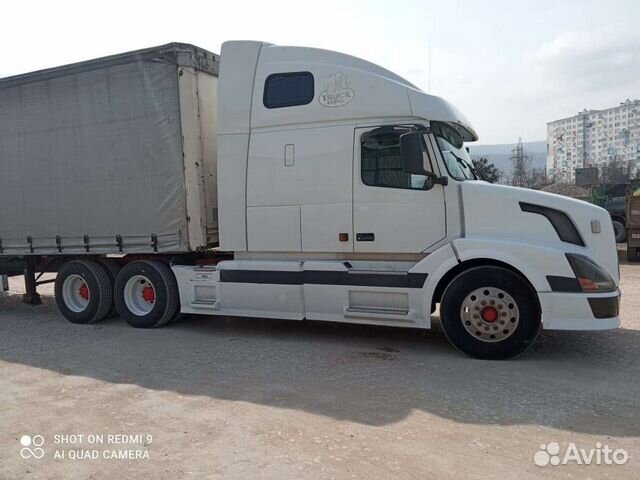 Volvo VNL 670 с прицепом, 2003