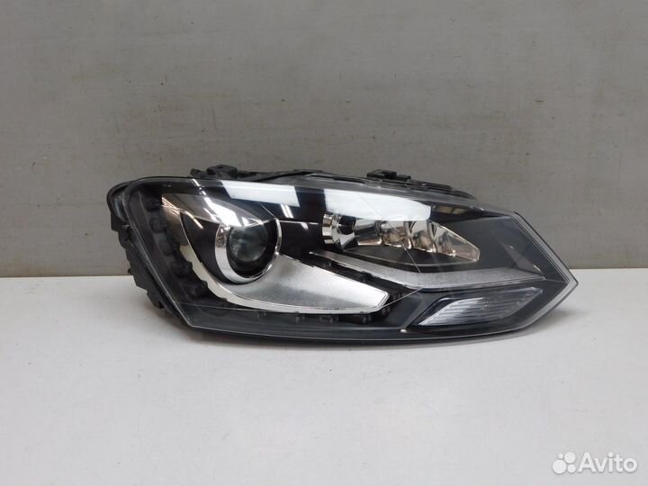 Фара правая Volkswagen Polo