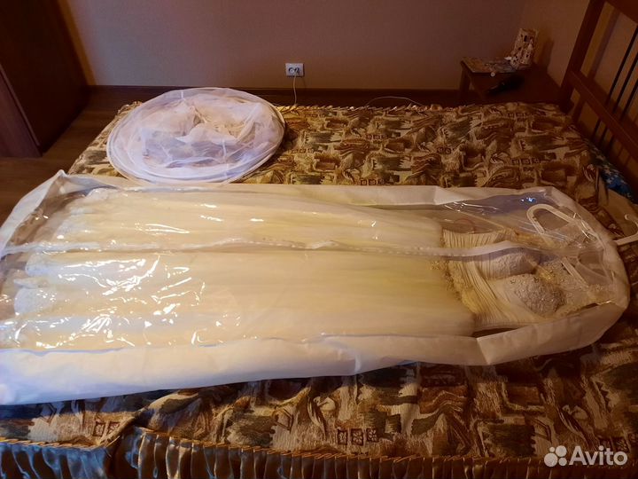 Свадебное платье 42-46 бу