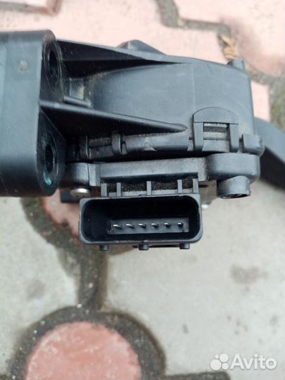 Педаль газа электро на Opel astra h z18her