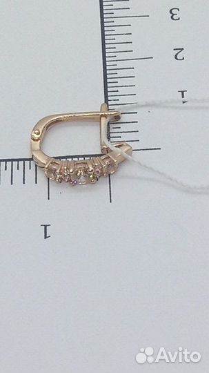 Золотые серьги с камнем