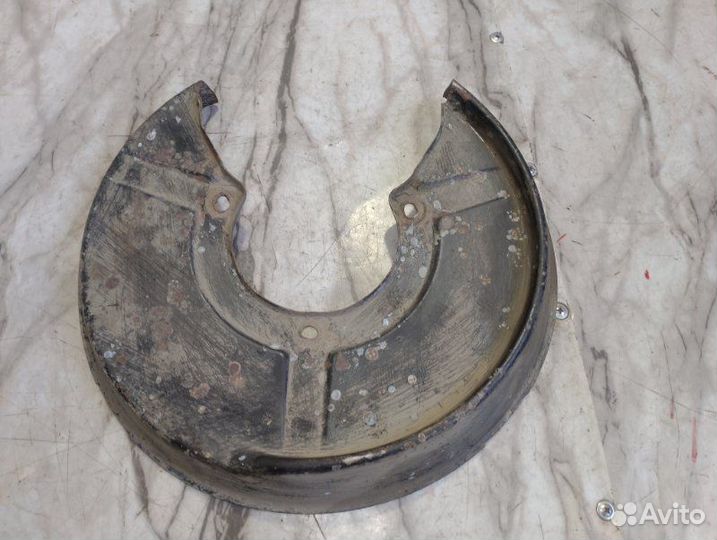 Пыльник тормозного диска Audi A4 B5 AEB 1999