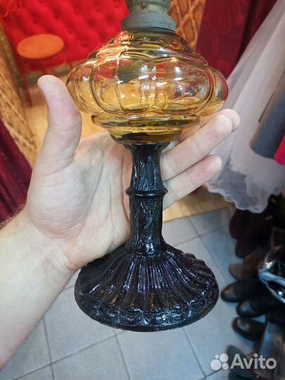Старинная лампа на ножке керосиновая Двухцветная