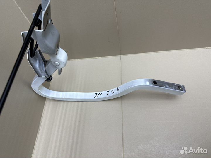 Петли крышки багажника Hyundai Solaris 1