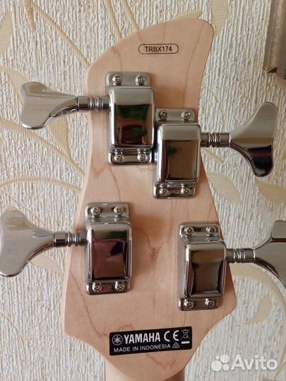 Безладовая бас-гитара Yamaha trbx 174