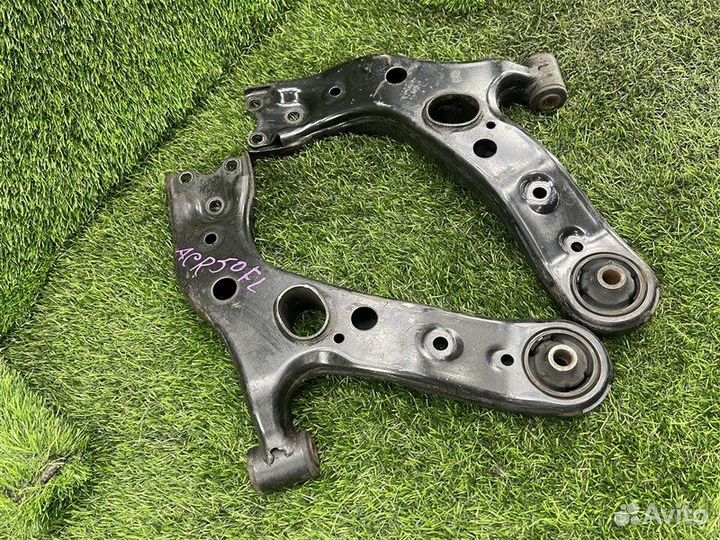 Рычаг подвески 74 т.км передний Toyota Estima