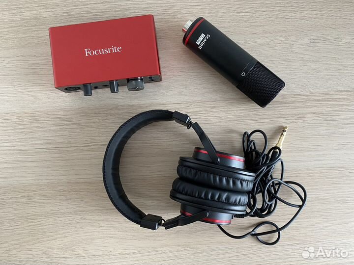 Микрофон, звуковая карта, наушники Scarlett