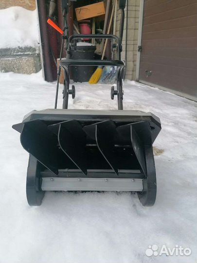 Снегоуборщик электрический