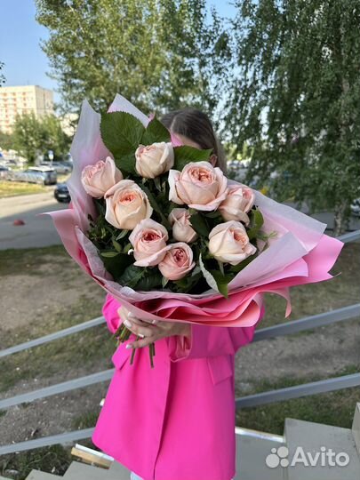 Букет пионовидных роз