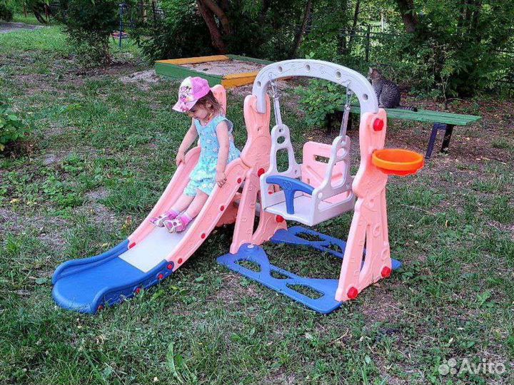 Детская горка и качели