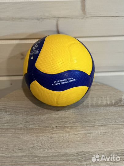 Волейбольный мяч mikasa v300w