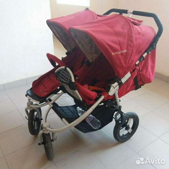Коляска для двойни bumbleride
