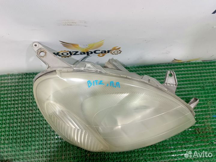 Фара правая Toyota vitz