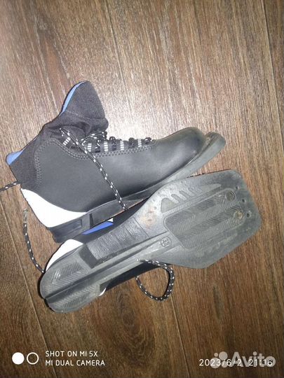 Лыжные ботинки