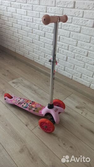Самокат трехколесный для девочки