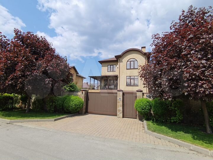 Коттедж 360 м² на участке 8 сот.