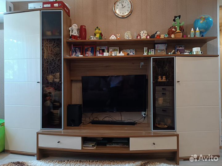 Стенка в гостиную