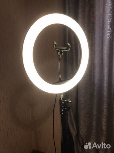 Кольцевая лампа со штативом