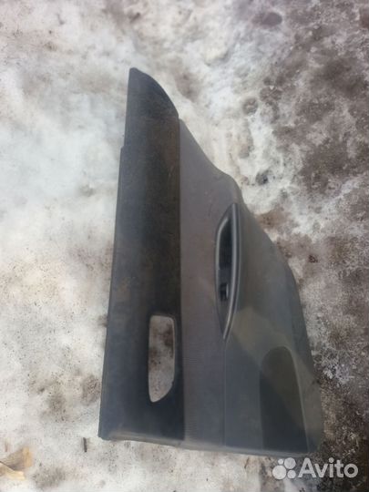 Обшивка двери задняя правая Mazda 6 GG L813 2005