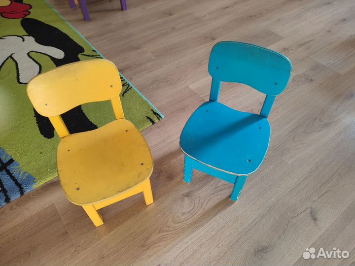 Детские стулья и 2 стола