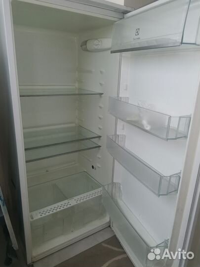 Встраиваемый холодильник