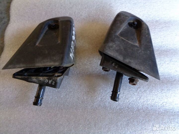 Nissan NP 300 Омыватель фары левый правый