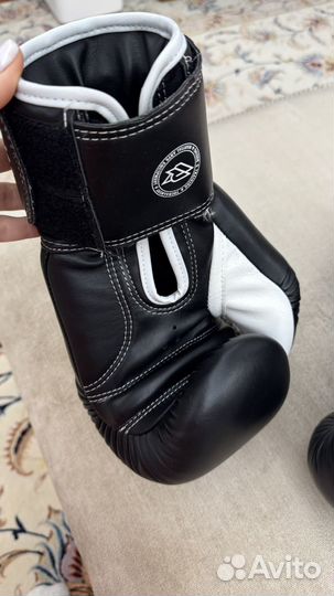 Боксерские перчатки 14 oz