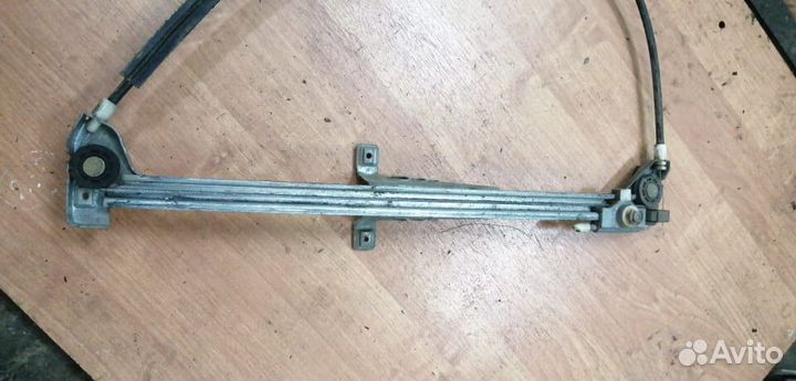 Стеклоподъемник передний правый Audi 80 90