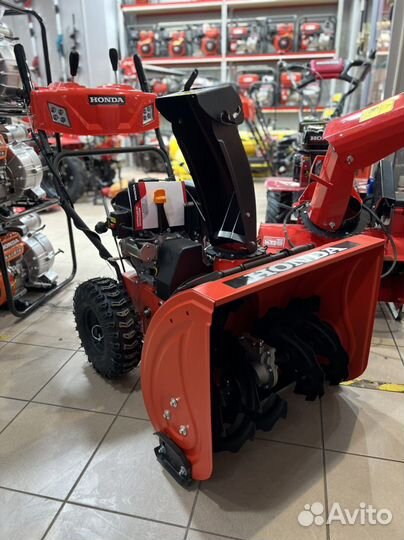 Снегоуборщик бензиновый Honda HSS 13HP