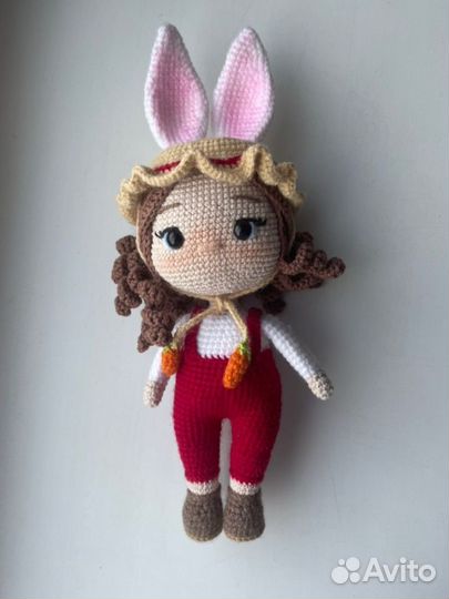 Вязаная кукла ручной работы