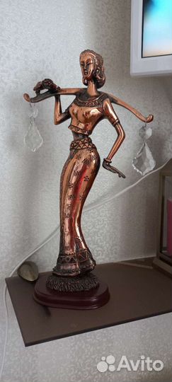 Статуэтка,высота почти 29см