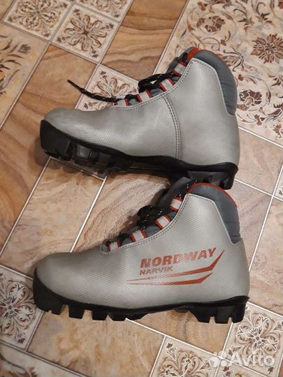 Лыжные ботинки