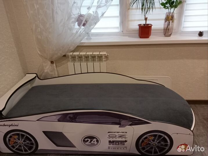 Детская кровать машинка