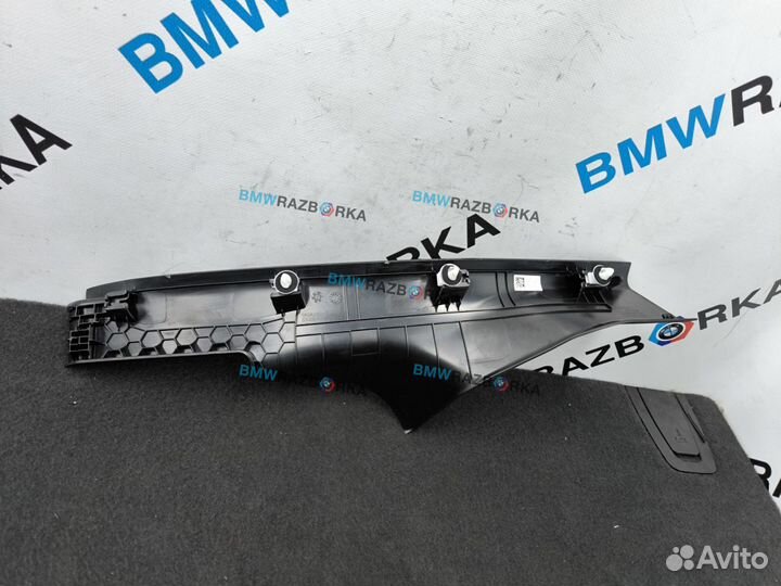 Накладка внутренняя на порог задняя правая BMW i5