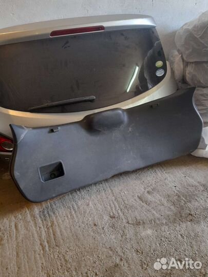 Задняя дверь nissan