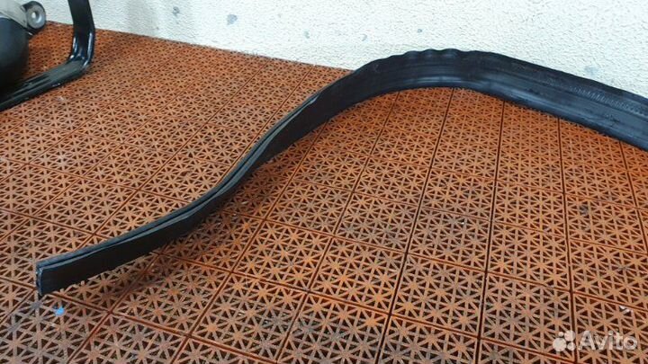 Уплотнитель капота Mercedes-Benz Cls-Class W218