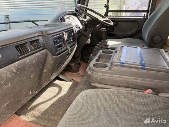 Бортовой грузовик Nissan Condor с КМУ UNIC, 1993